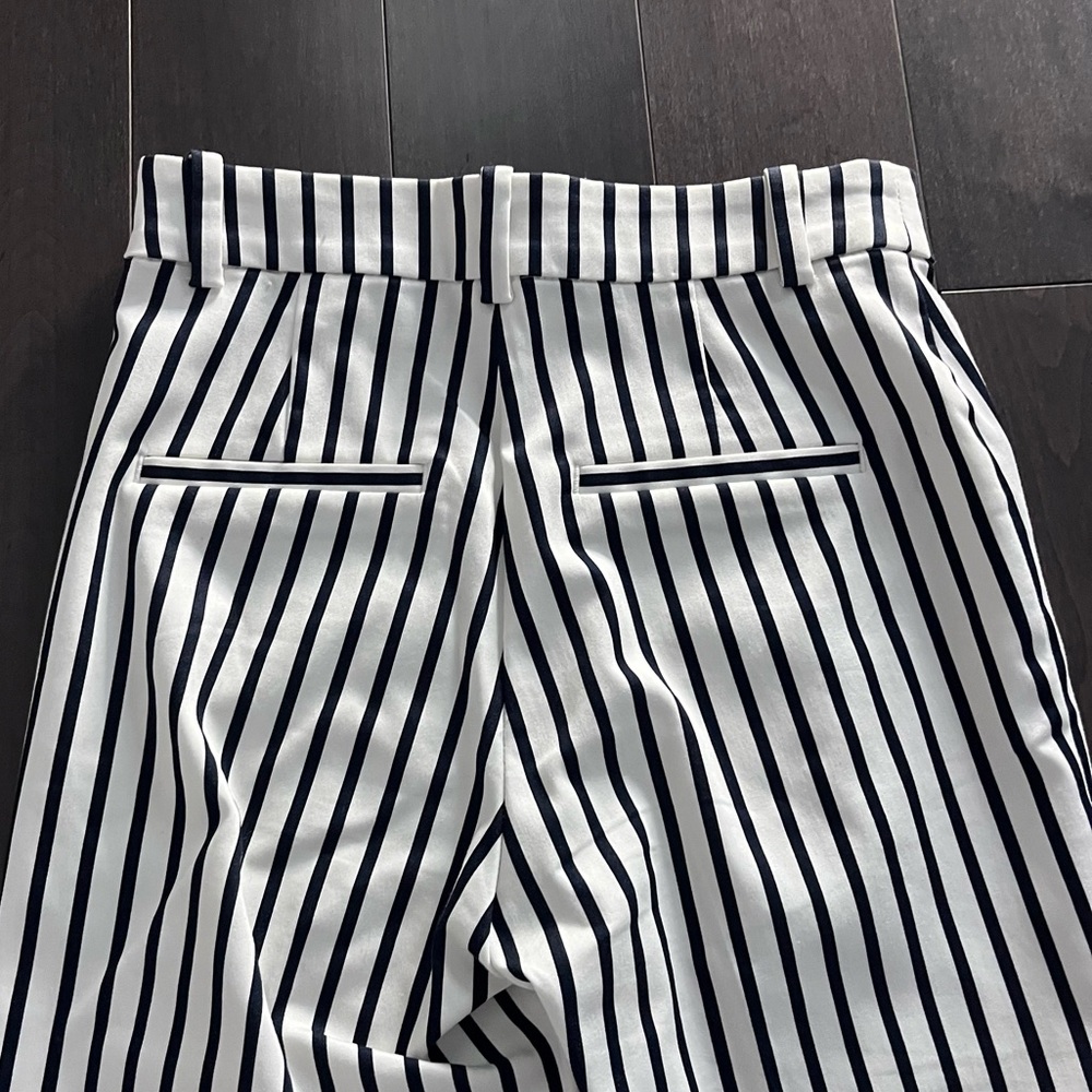H&M Navy and White Striped Slacks Size 2 Ankle Height
Business Casual, Office - Picture 5 of 13